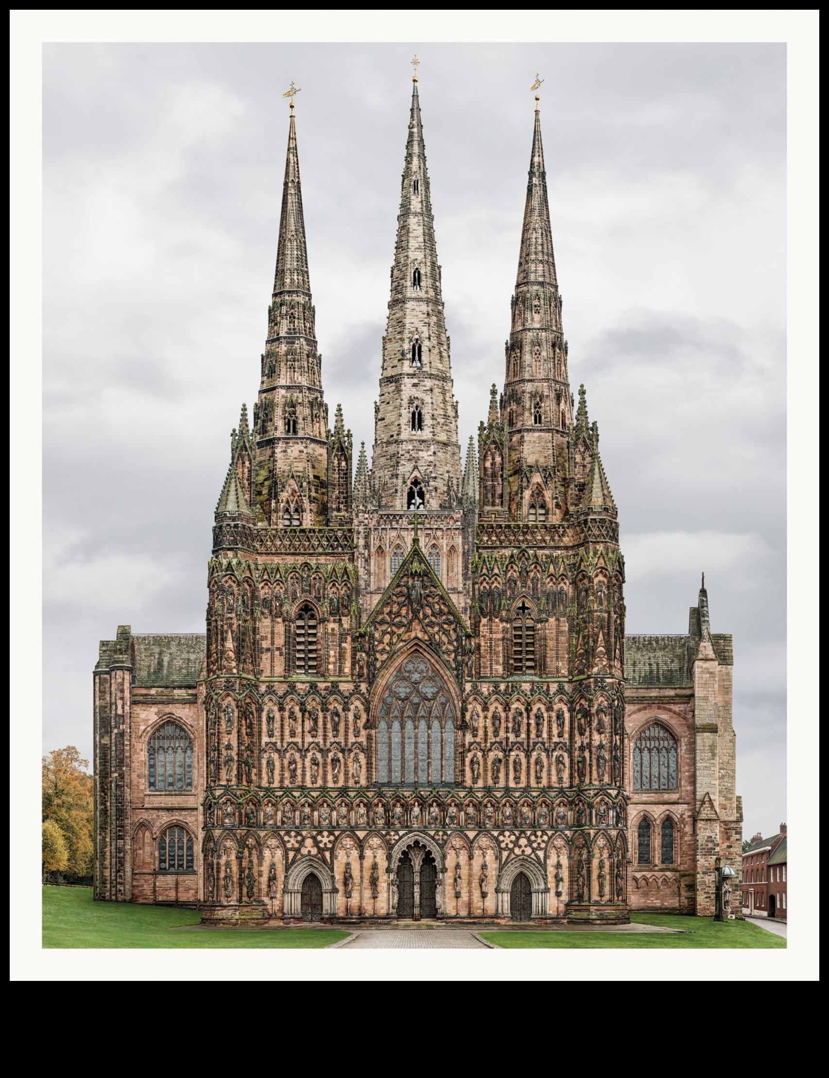 Grandoarea gotică dezvăluită: o călătorie în fotografia de arhitectură