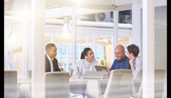 Dincolo de sălile de consiliu: inovații în conducerea afacerilor moderne